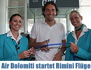 Air Dolomiti: Luca Toni eröffnete im Mai 2009 neue Verbindung München Rimini (Fopto: MartiN Schmitz)
